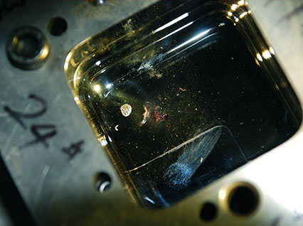 <a href='http://www.rocon.cc/product/3.htm' class='text_a'>模具激光焊機(jī)</a>修復(fù)鏡面模具效果